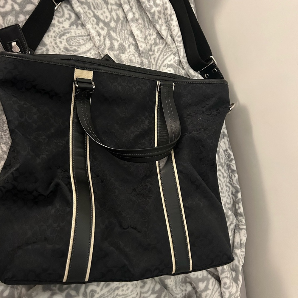 coach large leather tote Large EUC Black Crossbody Strap Pockets